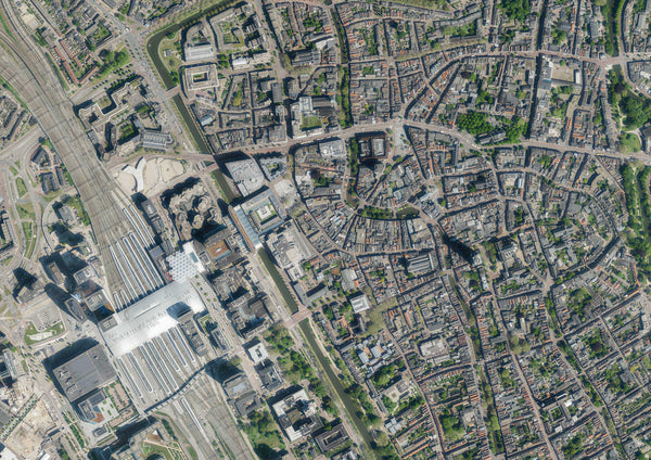 Luchtfoto Utrecht Centrum met Utrecht CS, de Dom, Neude en de Oude Gracht