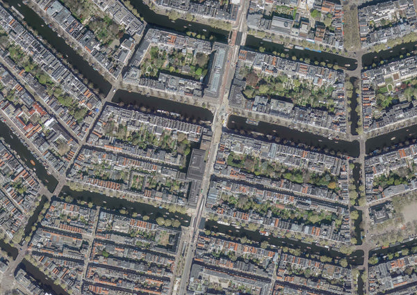 Luchtfoto aan de Amsterdamse grachten (landschap)
